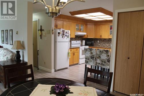 103 115 8Th Street, Weyburn, SK - Indoor Photo Showing Kitchen