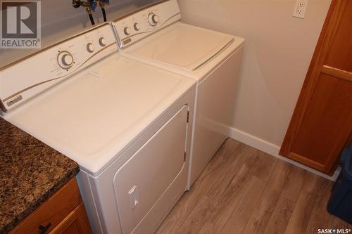 103 115 8Th Street, Weyburn, SK - Indoor Photo Showing Laundry Room