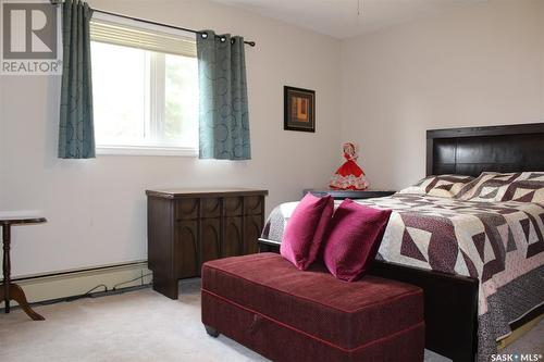 103 115 8Th Street, Weyburn, SK - Indoor Photo Showing Bedroom