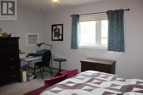 103 115 8Th Street, Weyburn, SK - Indoor Photo Showing Bedroom