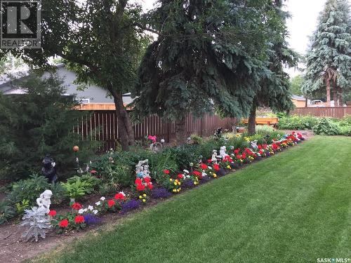 103 115 8Th Street, Weyburn, SK - Outdoor With Backyard