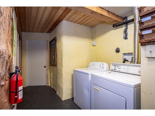2026 Perrier Road, Nelson, BC - Indoor Photo Showing Laundry Room
