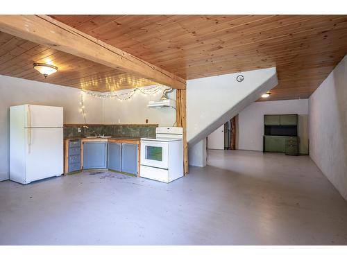 2026 Perrier Road, Nelson, BC - Indoor Photo Showing Kitchen