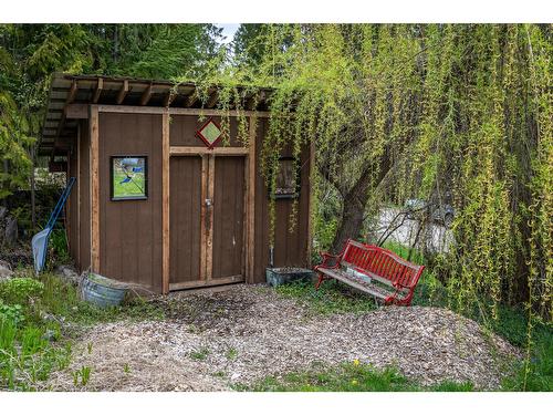 2026 Perrier Road, Nelson, BC - Outdoor