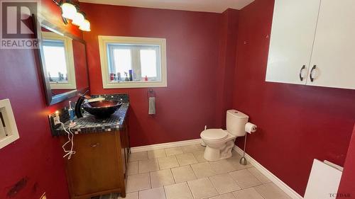 671 Park Ave, Timmins, ON - Indoor Photo Showing Bathroom