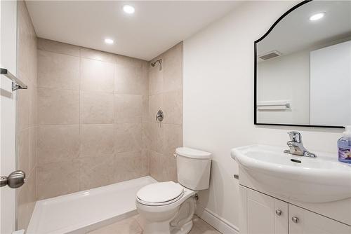 225 Stewartdale Avenue, Hamilton, ON - Indoor Photo Showing Bathroom