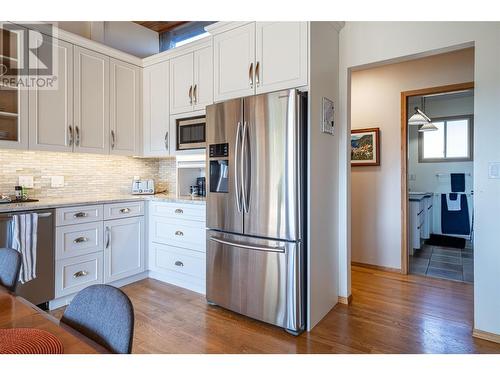 13710 Ponderosa Way, Coldstream, BC - Indoor Photo Showing Kitchen