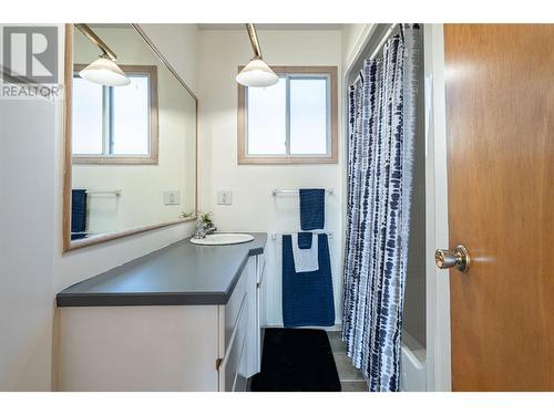 13710 Ponderosa Way, Coldstream, BC - Indoor Photo Showing Bathroom