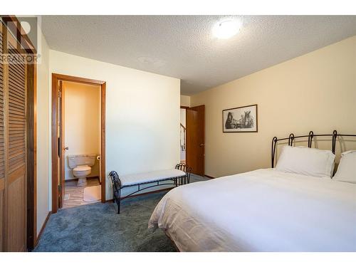 13710 Ponderosa Way, Coldstream, BC - Indoor Photo Showing Bedroom