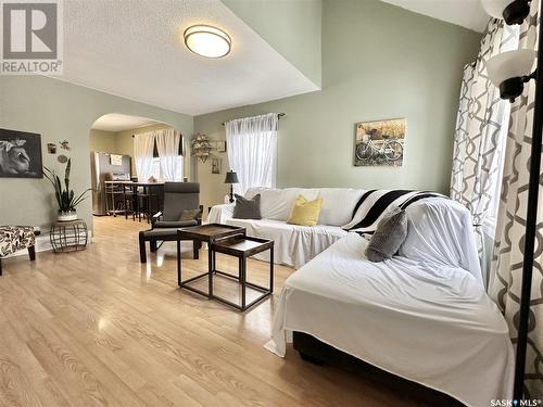 845 Garnet Street, Regina, SK - Indoor Photo Showing Living Room
