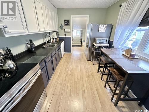 845 Garnet Street, Regina, SK - Indoor Photo Showing Kitchen With Double Sink