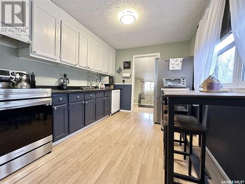 845 Garnet Street, Regina, SK - Indoor Photo Showing Kitchen