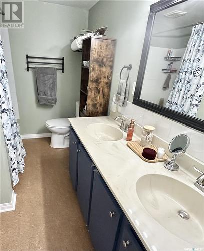 845 Garnet Street, Regina, SK - Indoor Photo Showing Bathroom