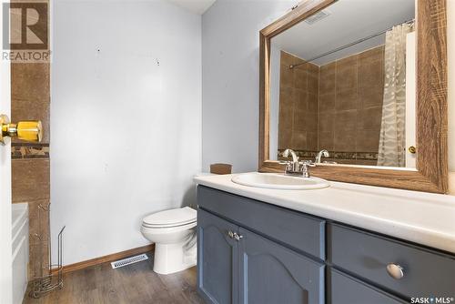 301 Assiniboia Avenue, Francis, SK - Indoor Photo Showing Bathroom