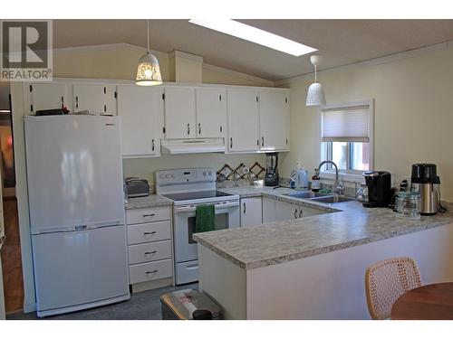 3288 Holbrook Road, Kamloops, BC - Indoor Photo Showing Kitchen With Double Sink