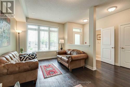129 - 383 Prince Of Wales Drive, Mississauga, ON - Indoor Photo Showing Living Room