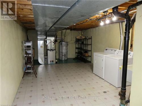 482 Village Green Avenue, London, ON - Indoor Photo Showing Laundry Room