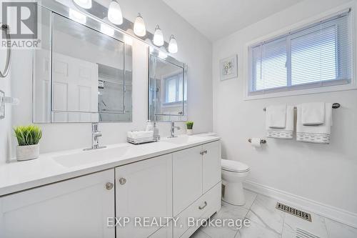 5 Rapallo Drive, Hamilton, ON - Indoor Photo Showing Bathroom