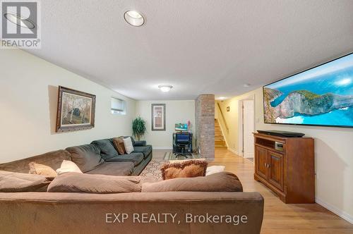 5 Rapallo Drive, Hamilton, ON - Indoor Photo Showing Living Room With Fireplace