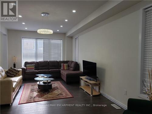 36 Aldgate Avenue, Hamilton, ON - Indoor Photo Showing Living Room
