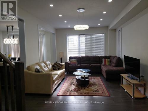 36 Aldgate Avenue, Hamilton, ON - Indoor Photo Showing Living Room