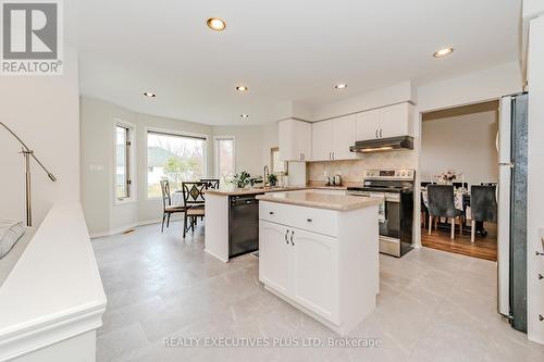14 Cranberry Court, Guelph, ON - Indoor Photo Showing Kitchen With Upgraded Kitchen