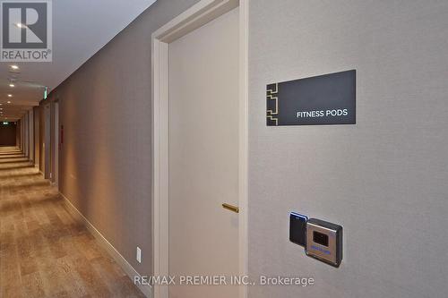 1703 - 1000 Portage Parkway, Vaughan, ON - Indoor Photo Showing Other Room