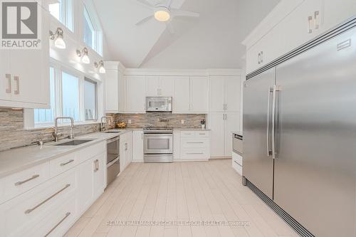 1627 Houston Avenue, Innisfil, ON - Indoor Photo Showing Kitchen With Upgraded Kitchen