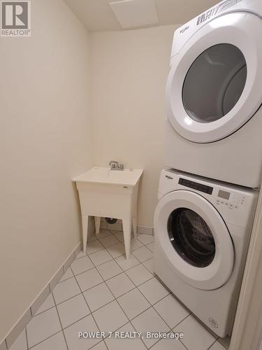 2121 - 9000 Jane Street, Vaughan, ON - Indoor Photo Showing Laundry Room