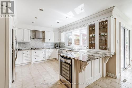 1 Tannery Crt, Richmond Hill, ON - Indoor Photo Showing Kitchen With Upgraded Kitchen