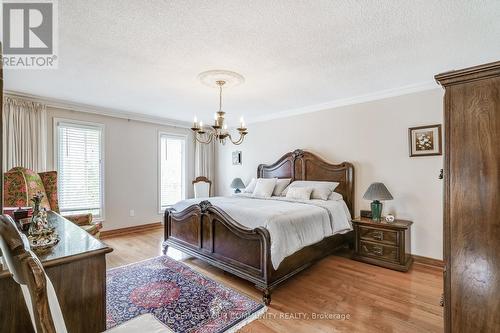1 Tannery Crt, Richmond Hill, ON - Indoor Photo Showing Bedroom