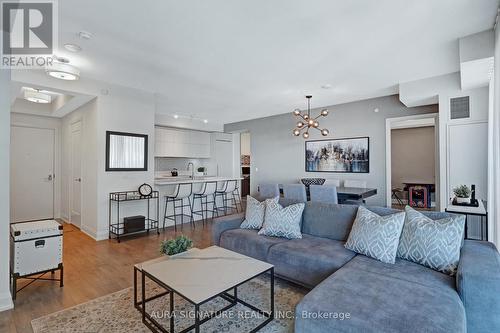 901 - 110 Marine Parade Drive, Toronto, ON - Indoor Photo Showing Living Room