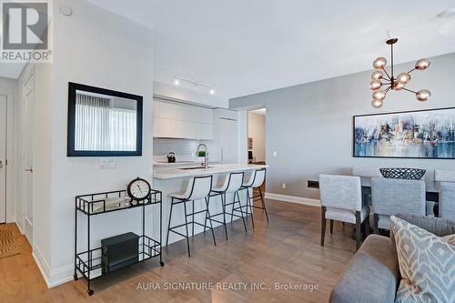 901 - 110 Marine Parade Drive, Toronto, ON - Indoor Photo Showing Dining Room
