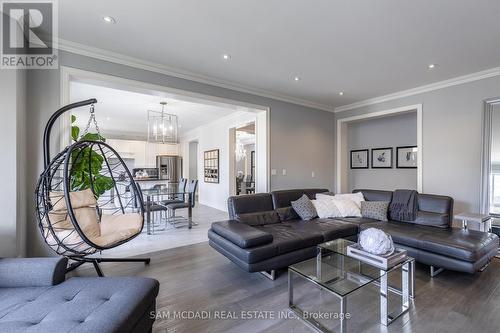 691 Merlot Court, Mississauga, ON - Indoor Photo Showing Living Room