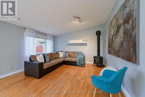 25 Parkchester Road, Toronto, ON - Indoor Photo Showing Living Room