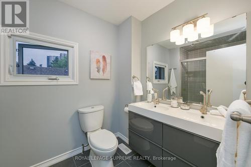 25 Parkchester Road, Toronto, ON - Indoor Photo Showing Bathroom
