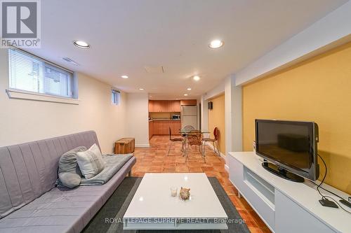 25 Parkchester Road, Toronto, ON - Indoor