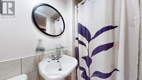 20 Riverview Gardens, Toronto, ON - Indoor Photo Showing Bathroom