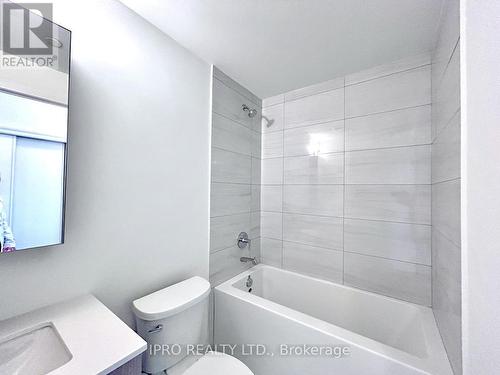 829 - 2 David Eyer Road E, Richmond Hill, ON - Indoor Photo Showing Bathroom