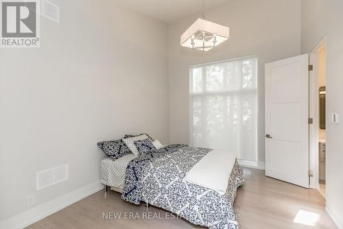 767 Cedarvale Drive, Innisfil, ON - Indoor Photo Showing Bedroom