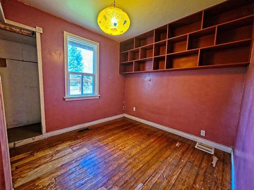 316 8Th Avenue, Castlegar, BC - Indoor Photo Showing Other Room