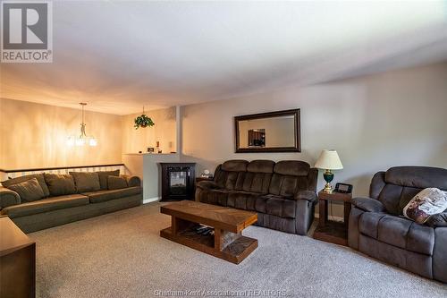111 Bristol Drive, Chatham, ON - Indoor Photo Showing Living Room With Fireplace