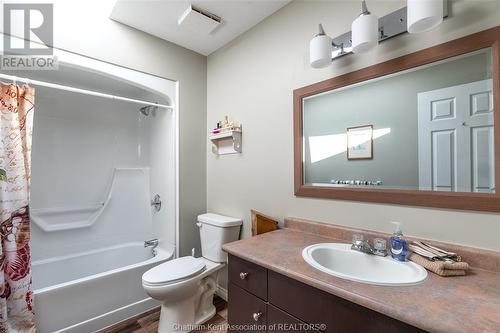 111 Bristol Drive, Chatham, ON - Indoor Photo Showing Bathroom