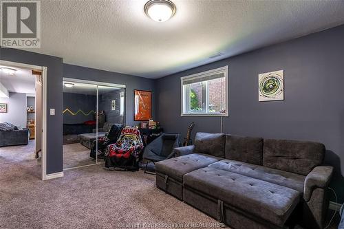 111 Bristol Drive, Chatham, ON - Indoor Photo Showing Living Room