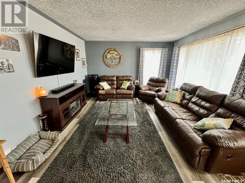 302 2Nd Avenue E, Buchanan, SK - Indoor Photo Showing Living Room
