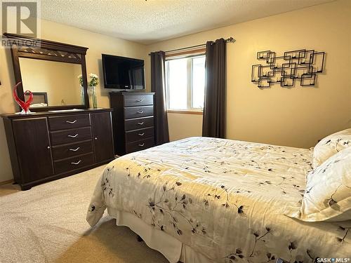 304 11 Coteau Avenue W, Weyburn, SK - Indoor Photo Showing Bedroom