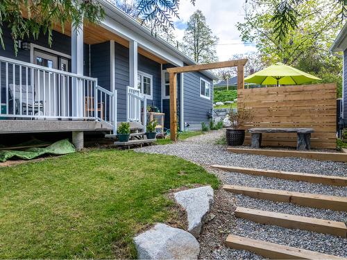 422 10Th Avenue N, Creston, BC - Outdoor With Deck Patio Veranda
