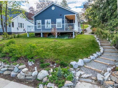 422 10Th Avenue N, Creston, BC - Outdoor With Deck Patio Veranda