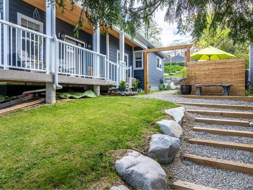 422 10Th Avenue N, Creston, BC - Outdoor With Deck Patio Veranda