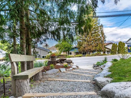 422 10Th Avenue N, Creston, BC - Outdoor